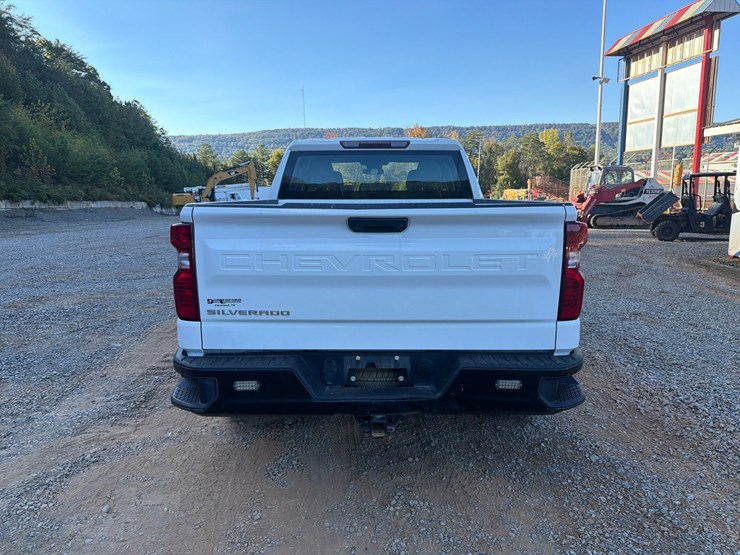 #4112-•-2023-chevrolet-1500-truck-image-4