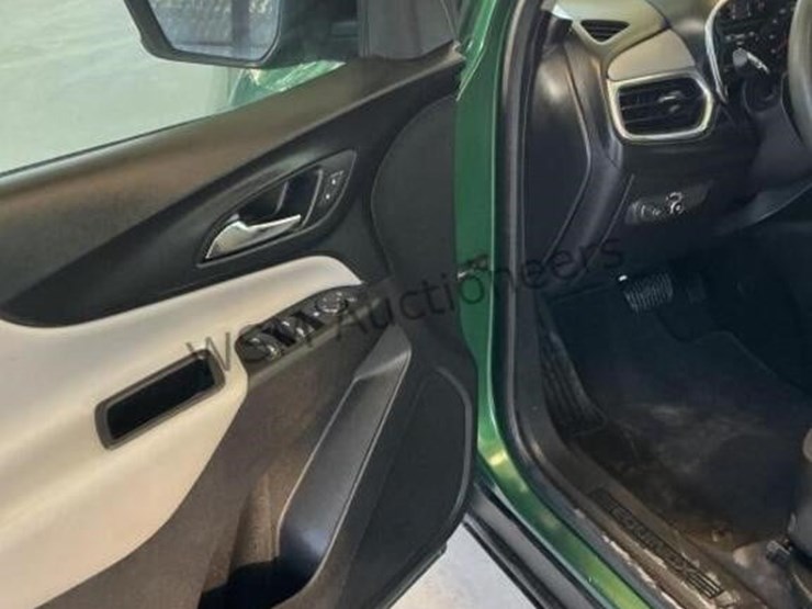 2019-chevrolet-equinox-ls-suv-image-23