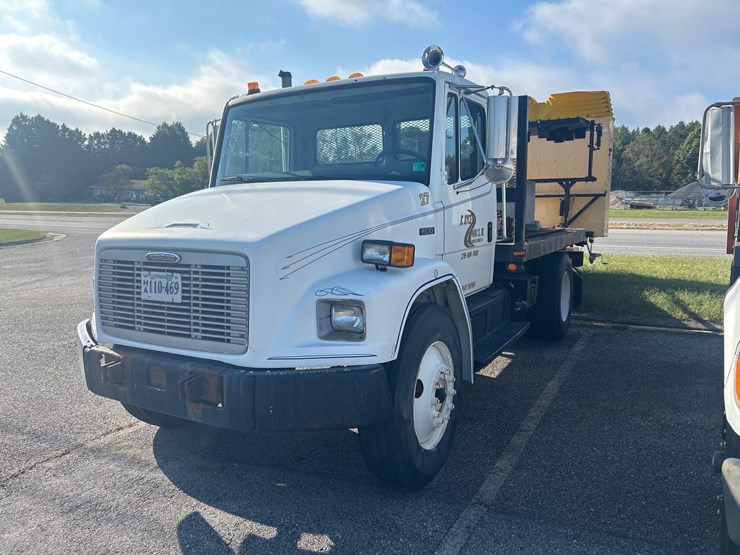 #83-•-1997-freightliner-fl70-truck-image-1