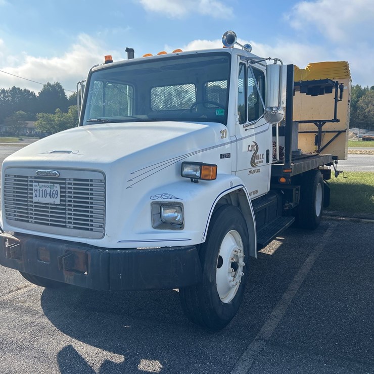 #83 • 1997 Freightliner FL70 Truck