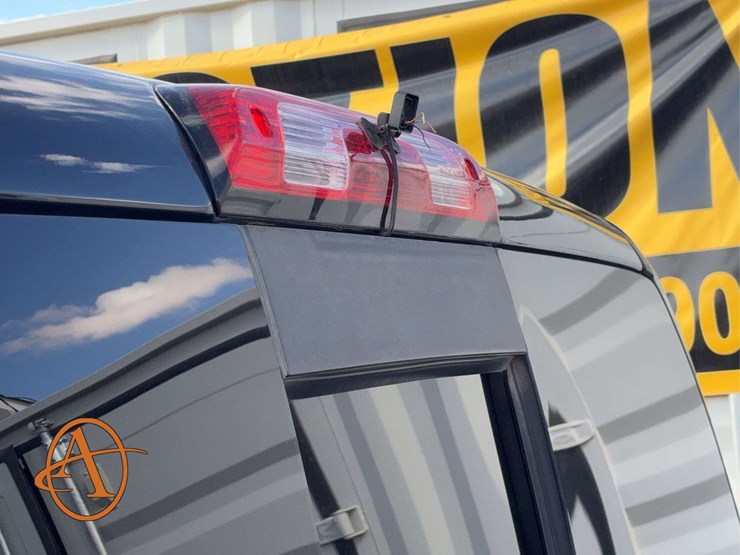 2015-chevrolet-silverado-1500-high-country-image-22