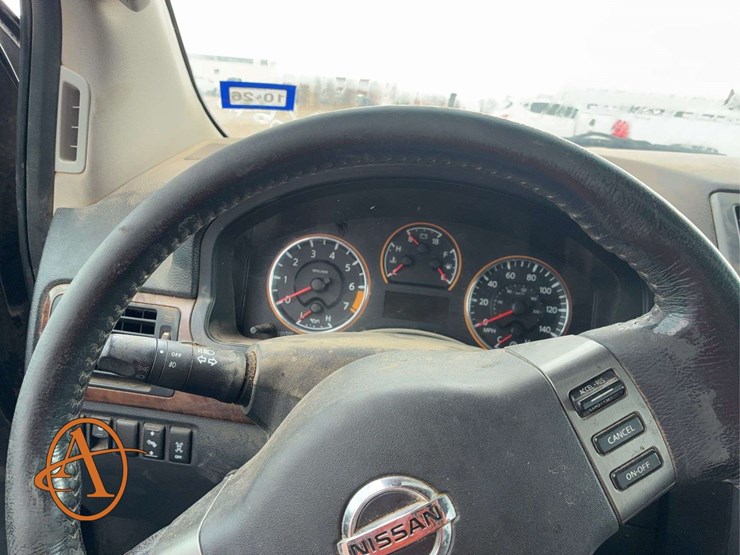 2011-nissan-armada-image-27
