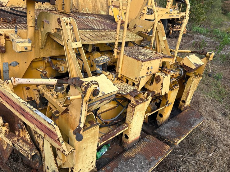 #45-•-blaw-knox-asphalt-paver-image-11