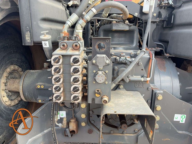 2005-challenger-cat-mt-855-b-belted-tractor-image-14