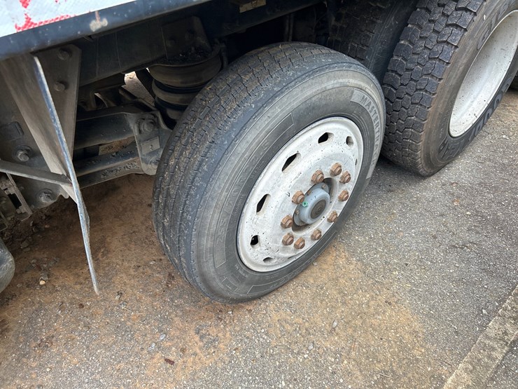 #77-•-2001-sterling-l9511-truck-image-7