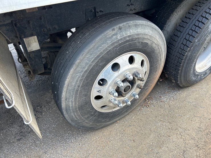 #82-•-2019-mack-granite-truck-image-7