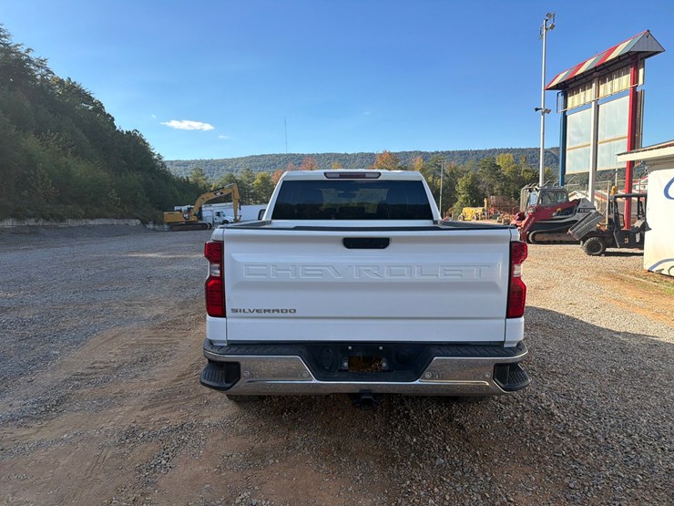 #4108-•-2019-chevrolet-1500-truck-image-4