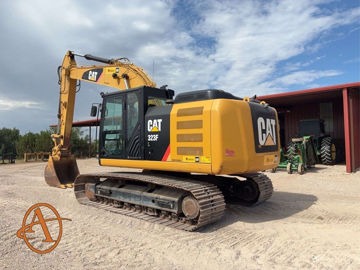 2017-caterpillar-323-image-4