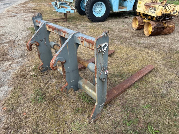 #50-•-60”-loader-forks-attachment-image-2