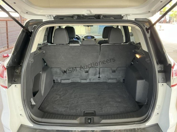 2015-ford-escape-suv-image-9
