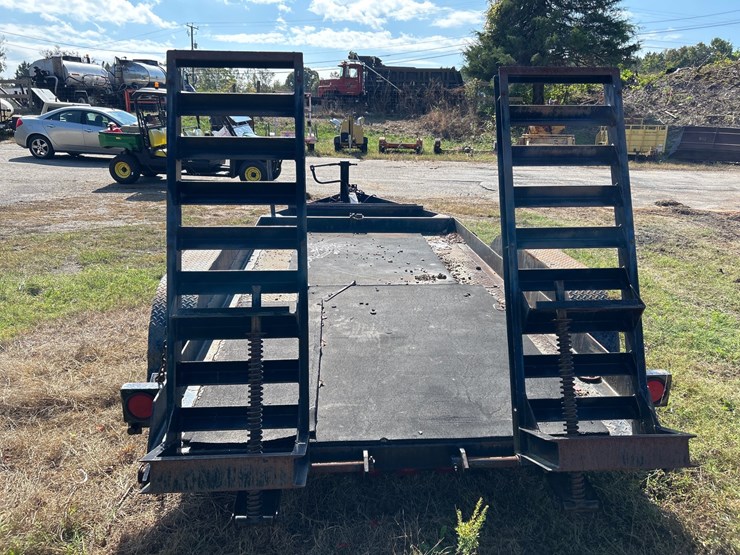 #65-•-tandem-axle-utility-trailer-image-4