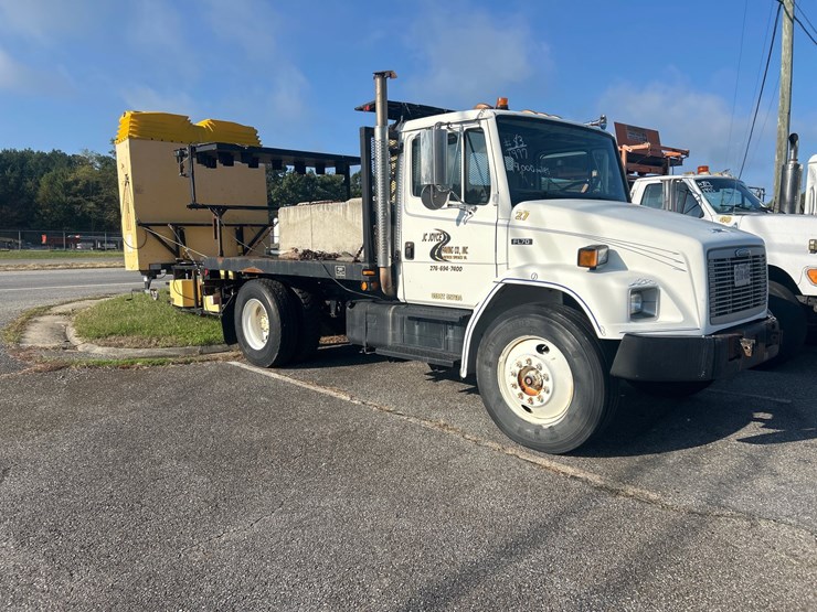 #83-•-1997-freightliner-fl70-truck-image-5