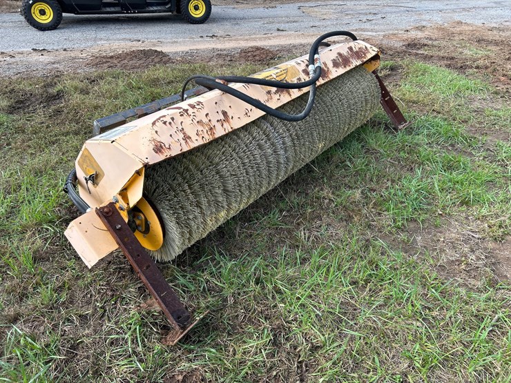 #41-•-8’-brush-attachment-image-4