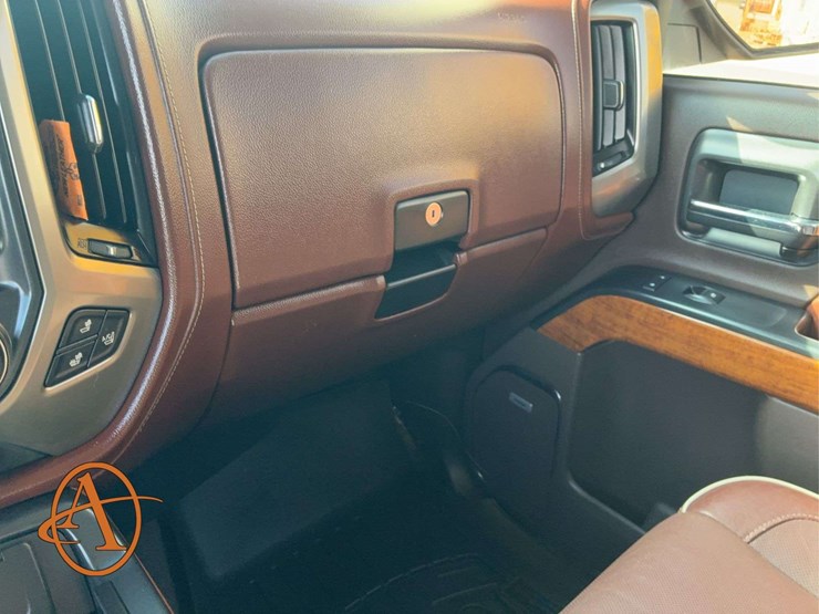 2015-chevrolet-silverado-1500-high-country-image-36