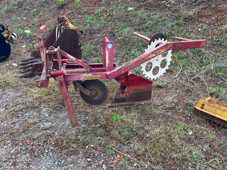 #20-•-3-point-silt-fence-machine-attachment-image-2