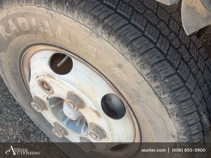 2006-chevrolet-w3500-image-37