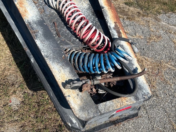 #66-•-single-axle-5th-wheel-low-deck-trailer-image-11