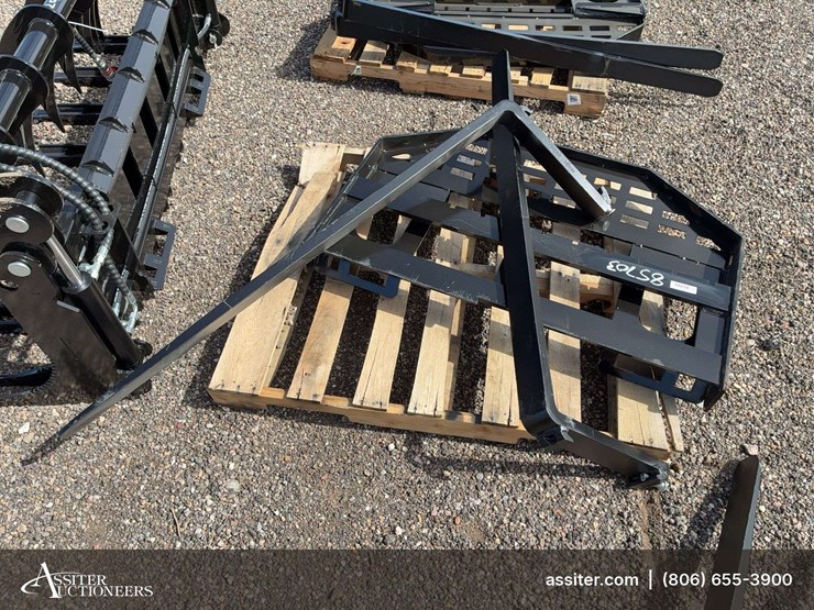 future-ft-dhc-skid-steer-forks-image-2