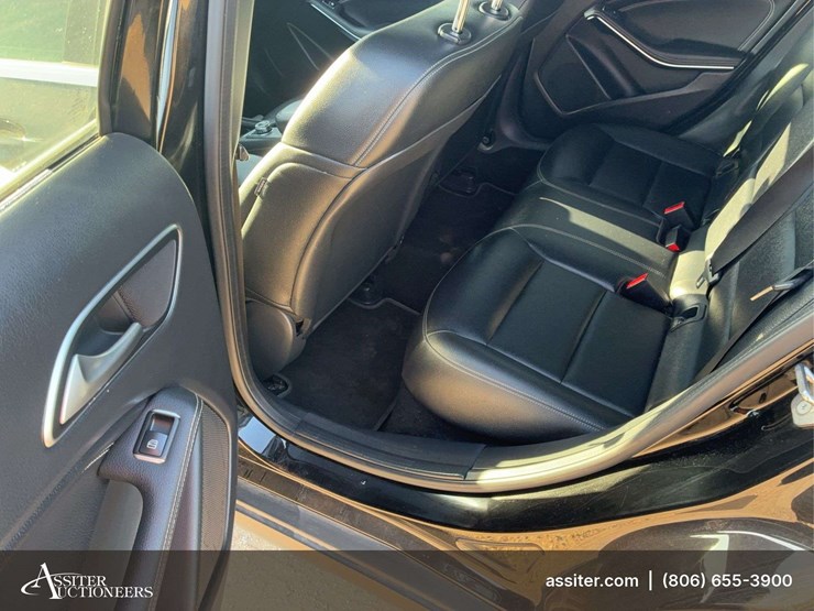 2020-mercedes-benz-gla250-image-6