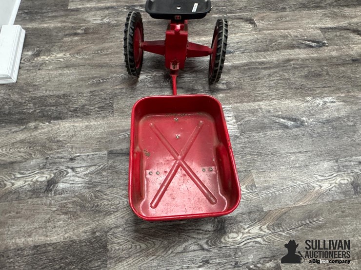 international-nf-pedal-tractor-&-wagon-image-6