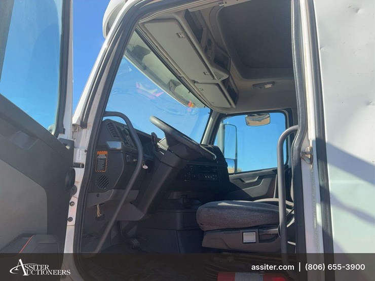2019-volvo-vnl-tandem-axle-dual-conventional-new-generation-tractor-truck-image-22