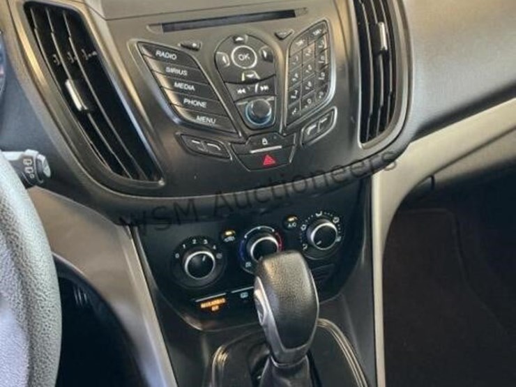 2015-ford-escape-suv-image-19