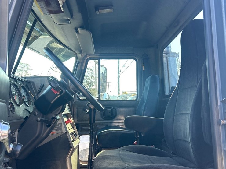 #85-•-2000-mack-ch613-truck-image-11