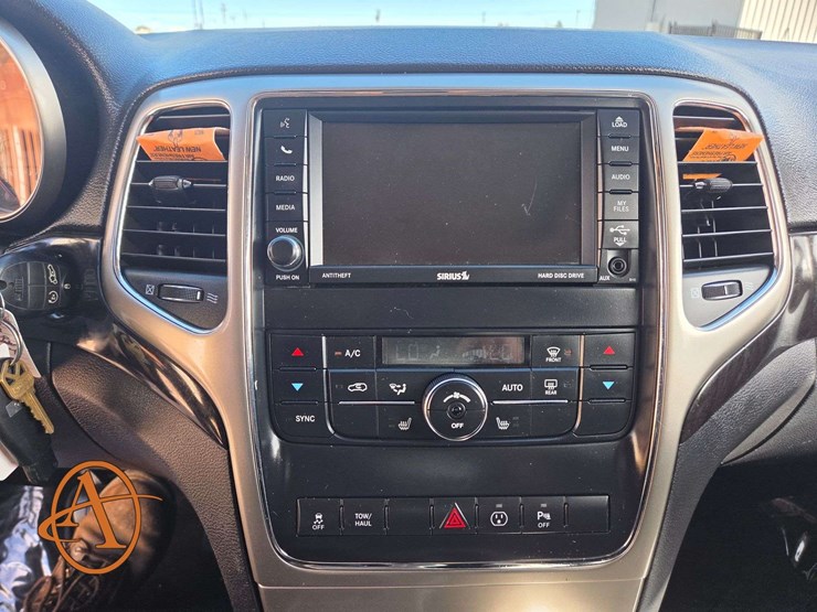 2013-jeep-grand-cherokee-laredo-image-17