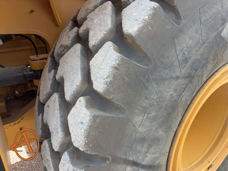 2012-caterpillar-950k-image-36