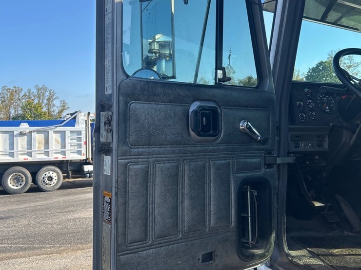 #85-•-2000-mack-ch613-truck-image-10