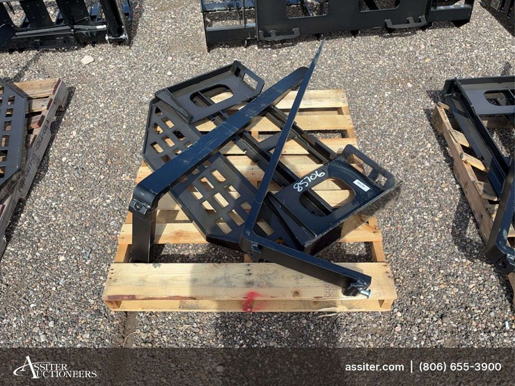 future-ft-dhc-skid-steer-forks-image-1