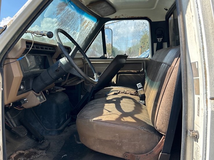 #99-•-1990-ford-f800-truck-image-9