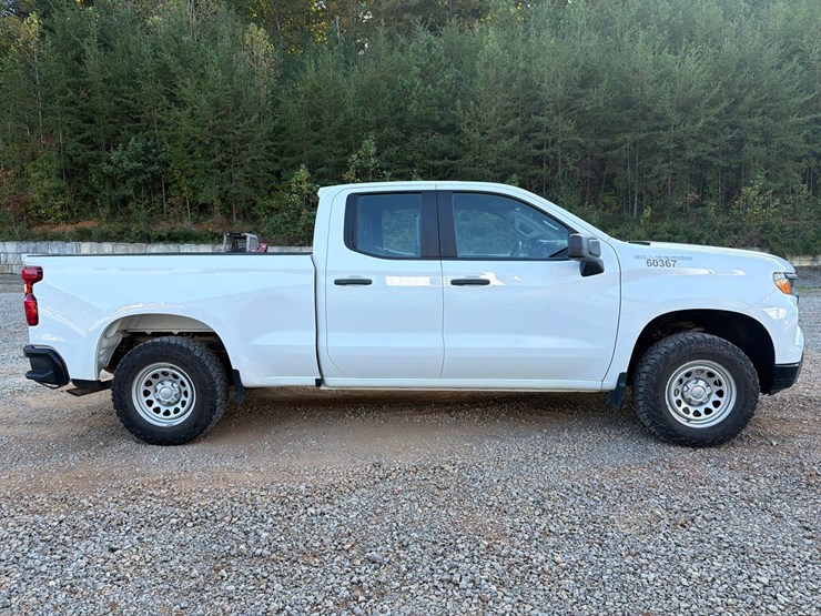 #4112-•-2023-chevrolet-1500-truck-image-6