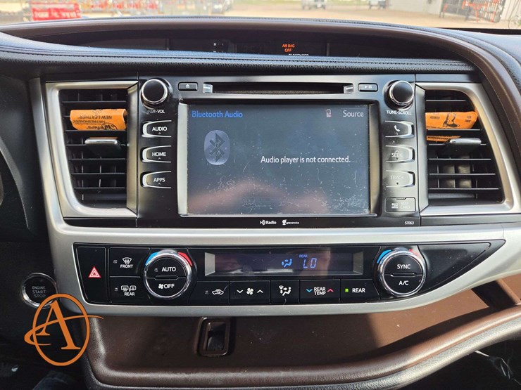2015-toyota-highlander-xle-image-22