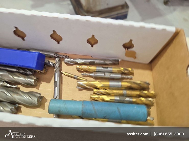 box-of-double-ended-cutters-image-3