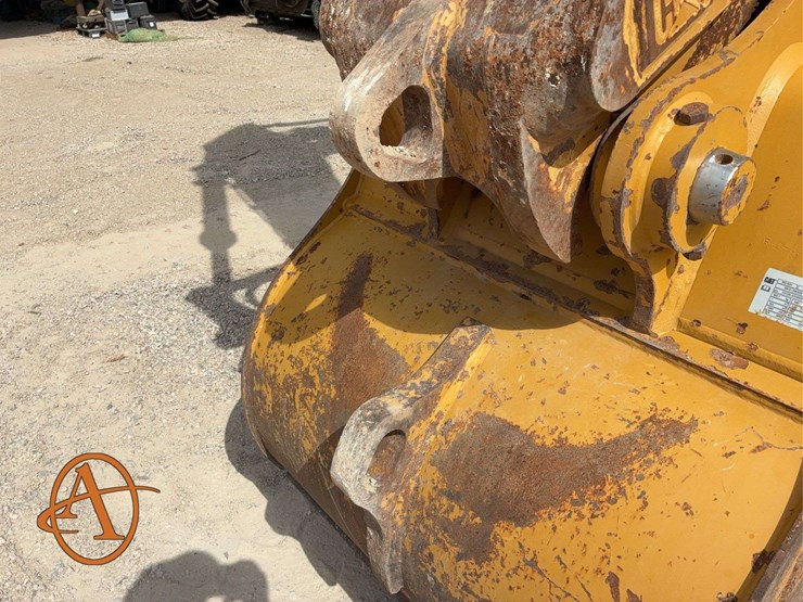 2017-caterpillar-323-image-6