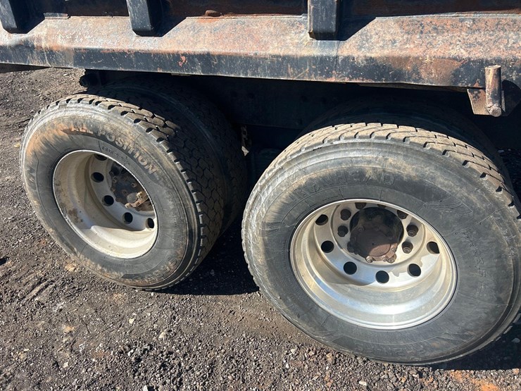 1996-mack-rd690s-image-43