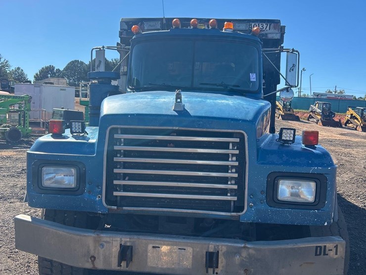 1996-mack-rd690s-image-6