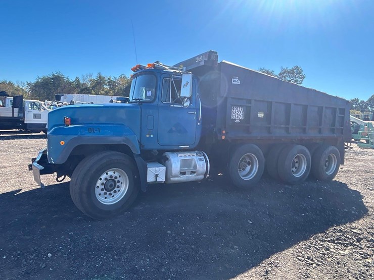 1996-mack-rd690s-image-4