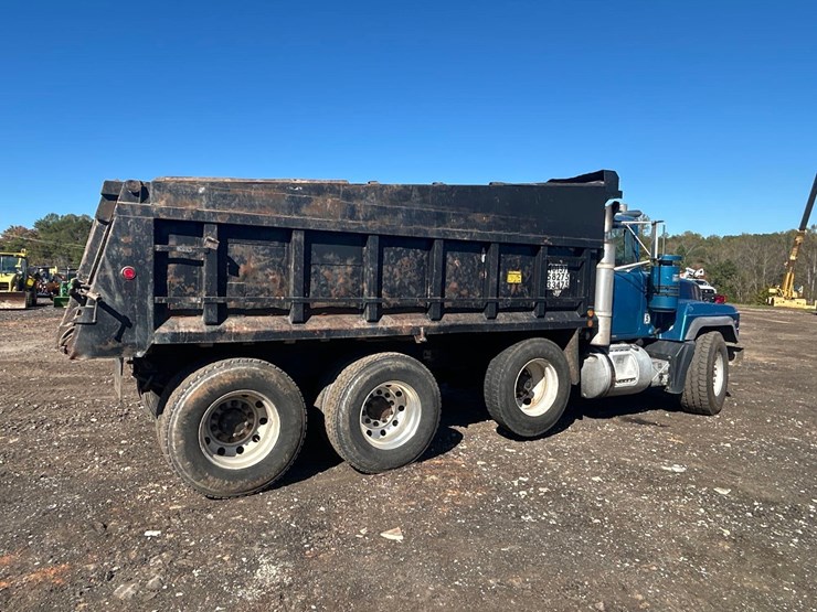 1996-mack-rd690s-image-2