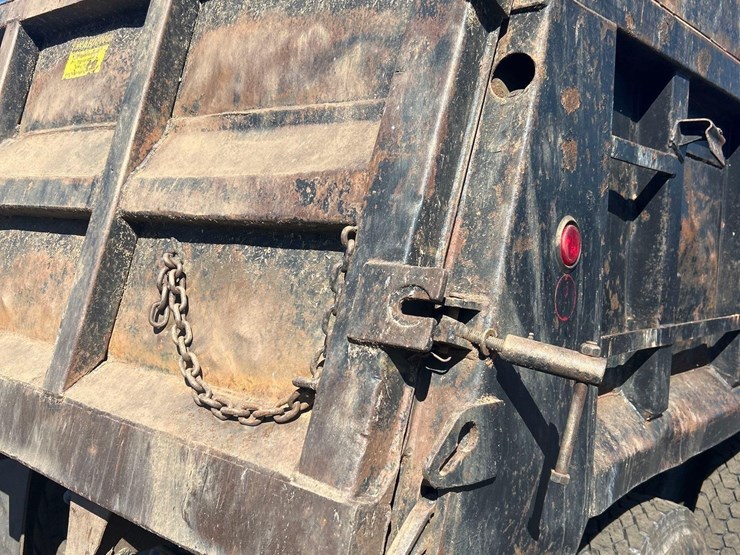 1996-mack-rd690s-image-45