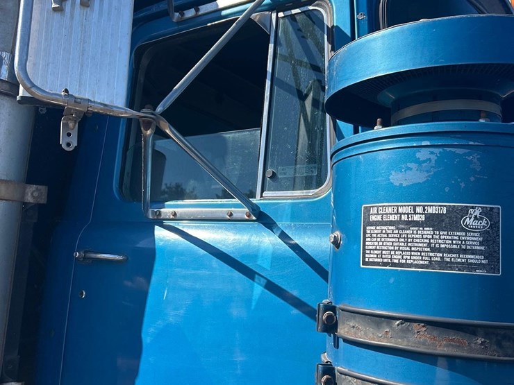 1996-mack-rd690s-image-38