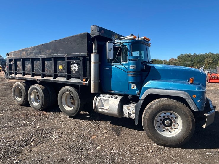 1996-mack-rd690s-image-1