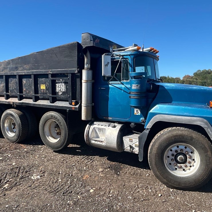 1996 MACK RD690S