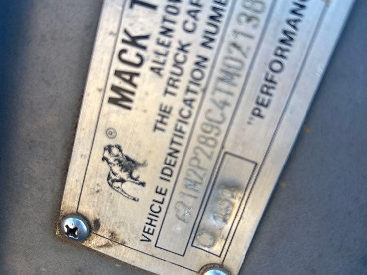 1996-mack-rd690s-image-59