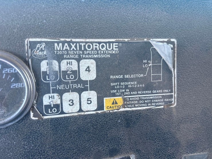 1996-mack-rd690s-image-63