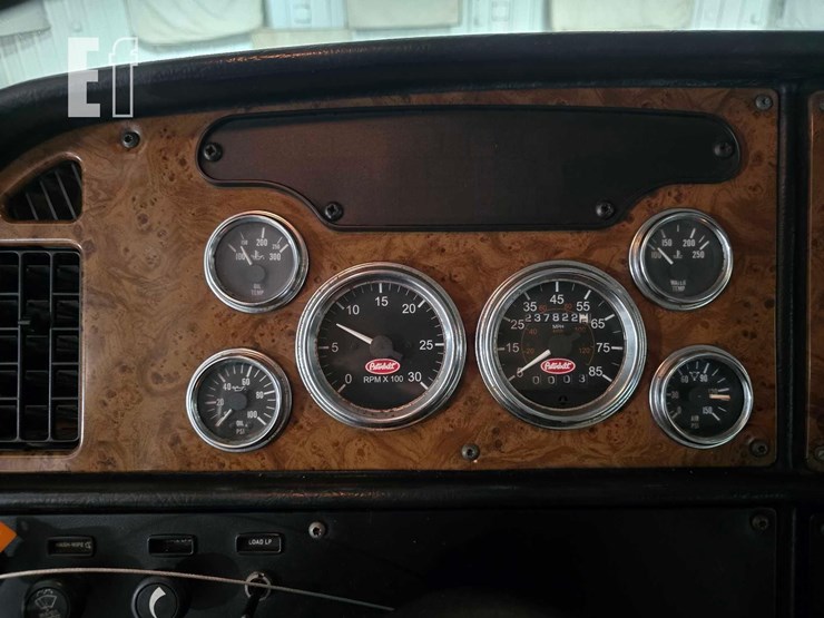 2005-peterbilt-357-image-12