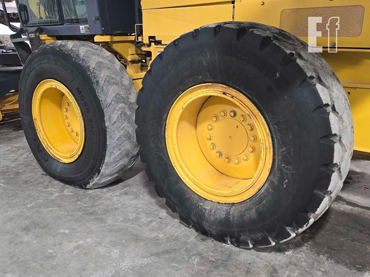 2012-deere-672g-image-29