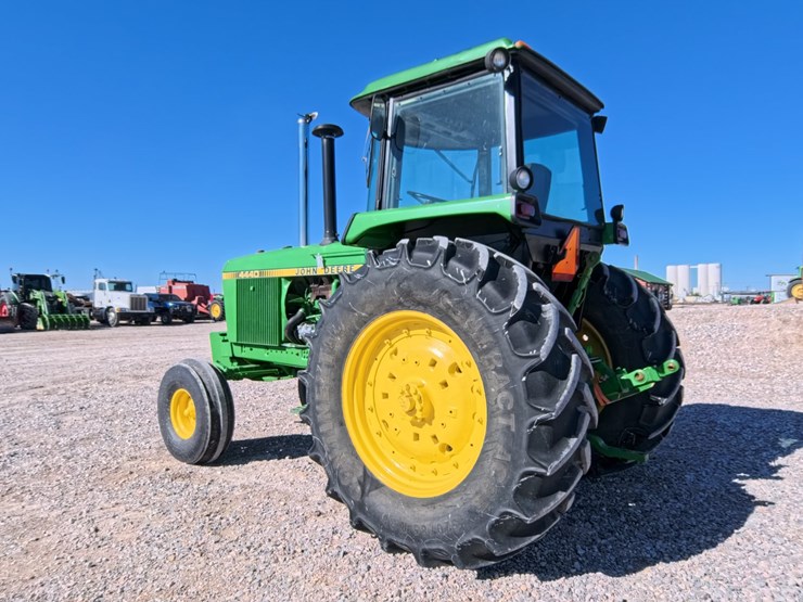 #1043-•-john-deere-4440-tractor-image-8