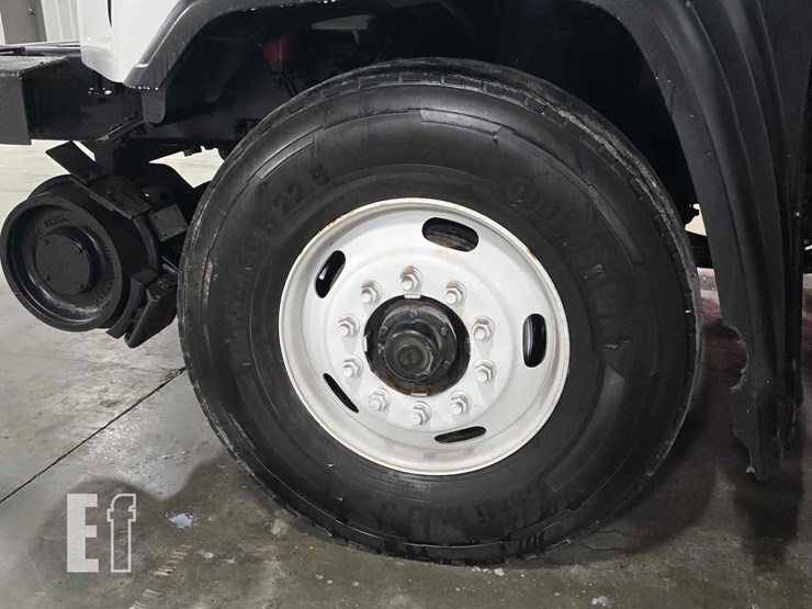 2016-freightliner-108sd-image-23